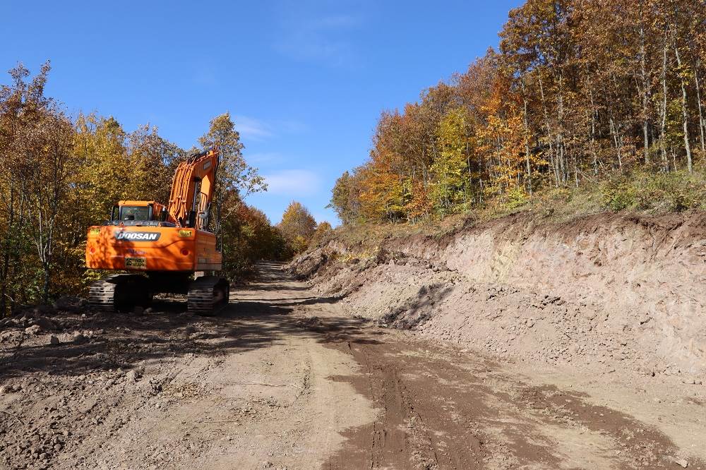 AKKUŞ’TA YOLLAR GENİŞLETİLİYOR